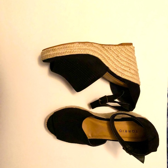 Platform Sandals - Picture 1 of 3